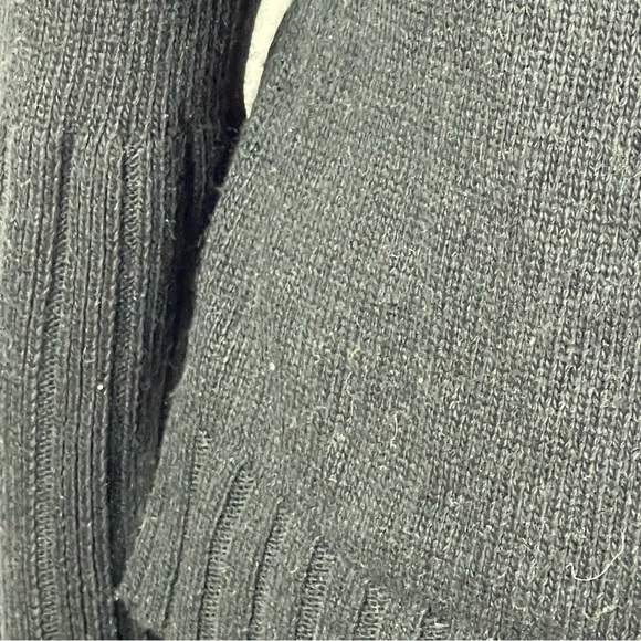 Black and White Side Slit Cable Knit Sweater - Picture 11 of 14